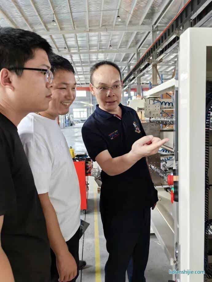 江蘇厚生新能源科技股份公司來(lái)江蘇海偉科考察